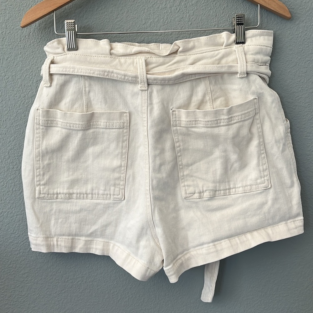 Universal thread EUC women’s size 12, summer cotton shorts, cream colored - Picture 2 of 5
